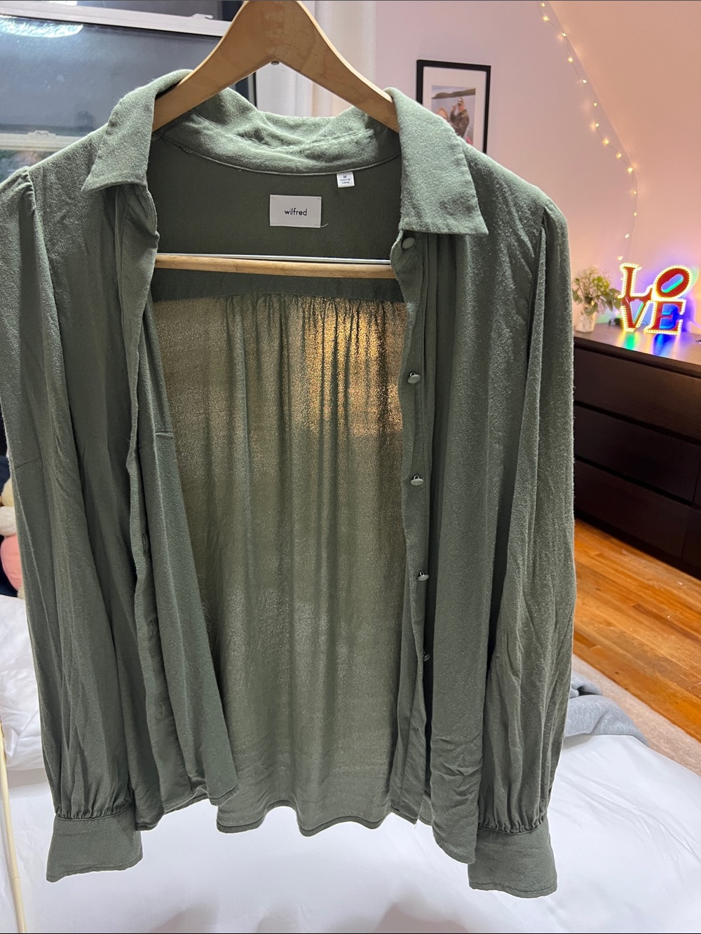 🍃Wilfred Olive Green Lightweight Button-Down Blouse🍂